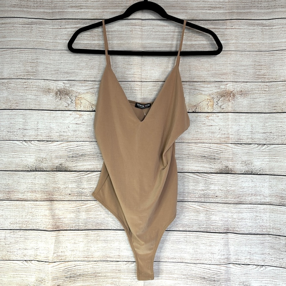 Fashion Nova Nude V-neck bodysuit
